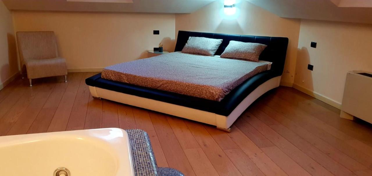 Central Terrace Escape With Jacuzzi Timisoara Bagian luar foto