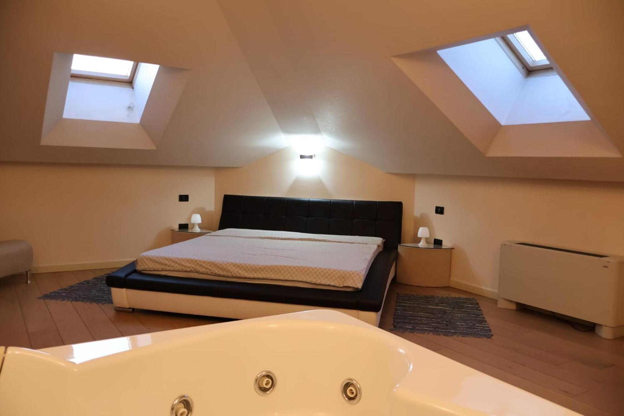Central Terrace Escape With Jacuzzi Timisoara Bagian luar foto